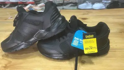 Zapatillas TredSafe negras impermeables unisex - miniatura 1