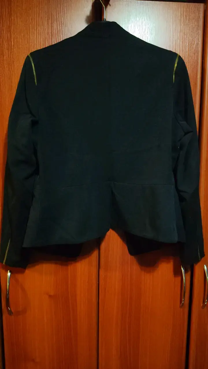 Blazer negro con cierre decorativo BNY's - 6