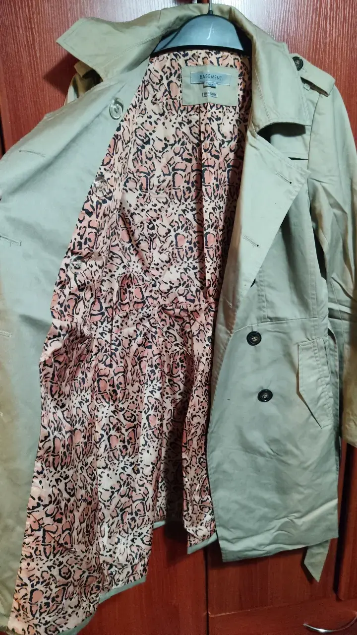 Trench coat beige Basement con forro estampado - 3
