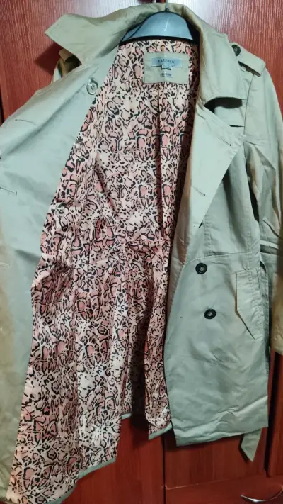 Trench coat beige Basement con forro estampado - miniatura 3