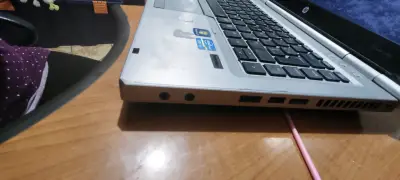 Laptop HP EliteBook con Windows 10 - miniatura 5