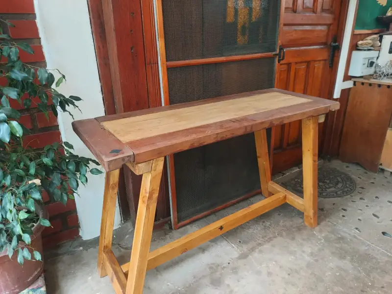 Mesa de madera rústica para exterior - 1