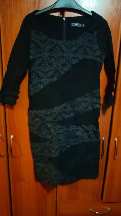 Vestido negro con diseño floral BNY'S - miniatura 1