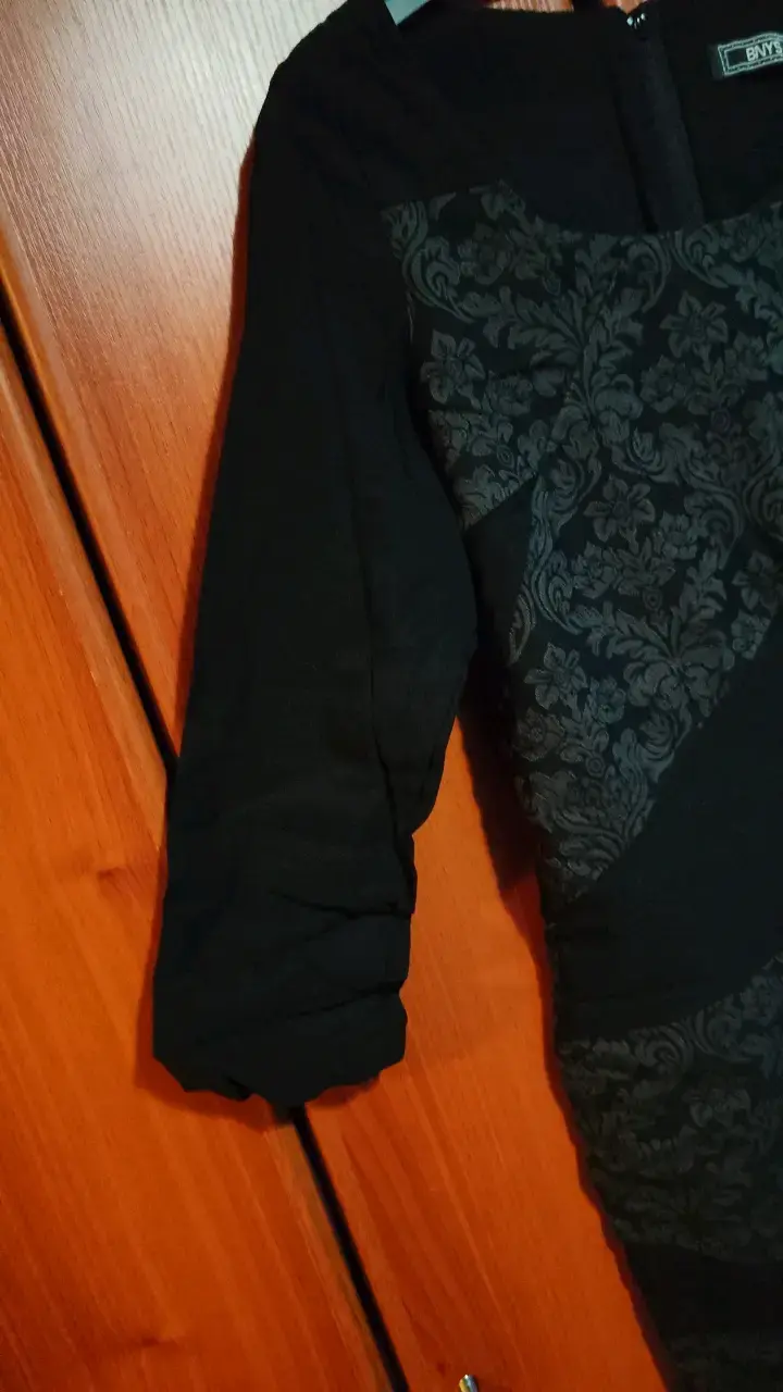 Vestido negro con diseño floral BNY'S - 3