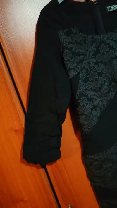 Vestido negro con diseño floral BNY'S - miniatura 3