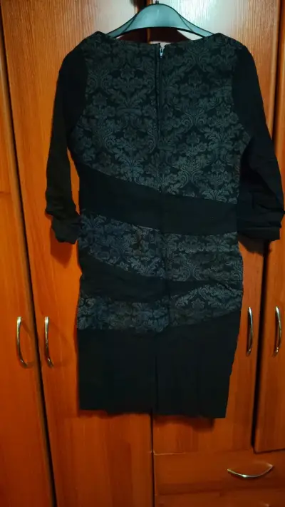Vestido negro con diseño floral BNY'S - miniatura 4