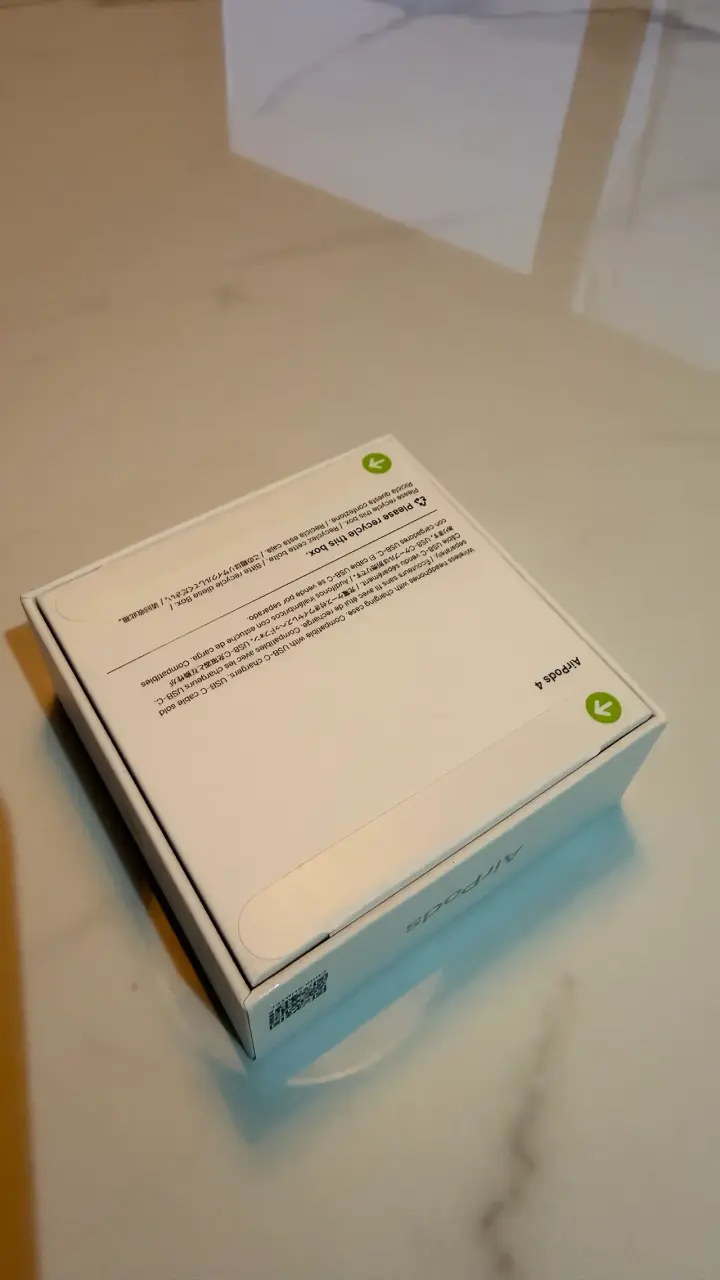 Audífonos Apple AirPods 4 nuevos - 2