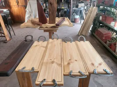 Tabla de Madera para Asado con Herraduras - miniatura 2