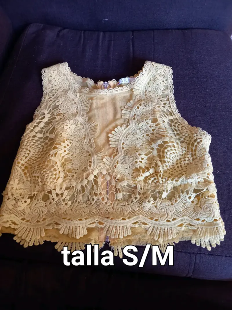 Lote de blusas y poleras talla M - 1