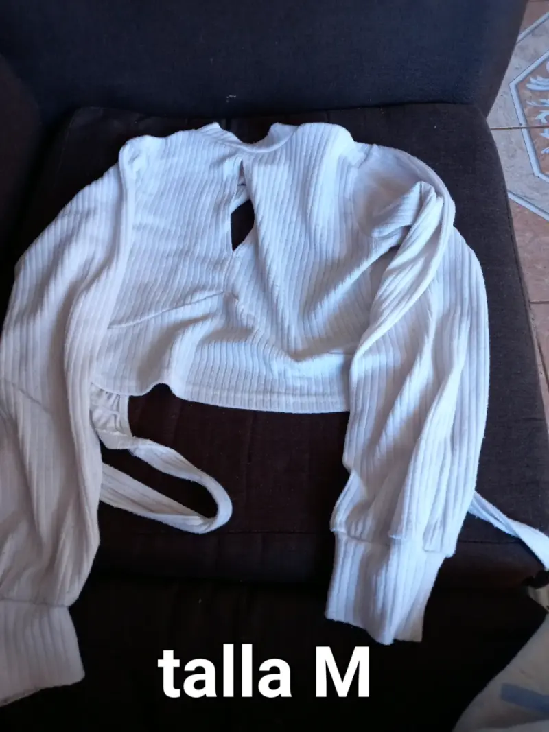 Lote de blusas y poleras talla M - 2