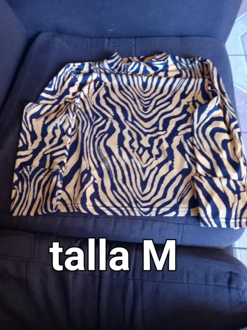 Lote de blusas y poleras talla M - 3