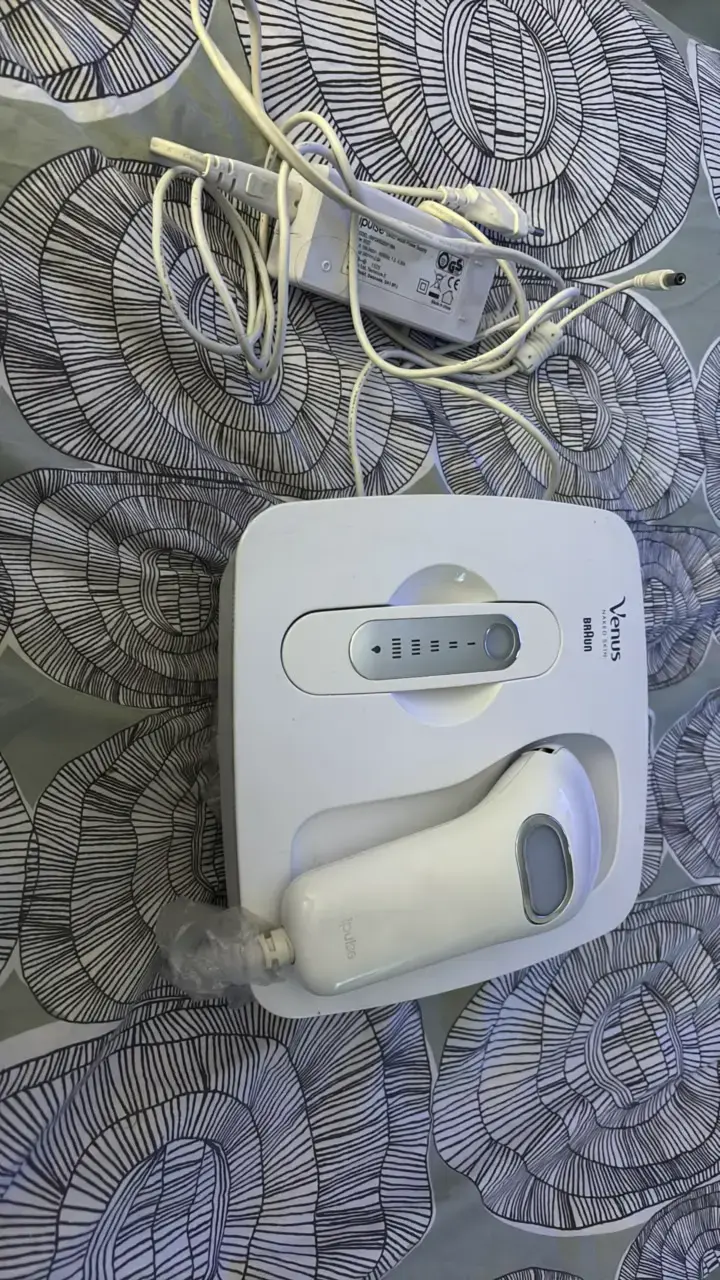 Depiladora IPL Braun Venus con accesorios