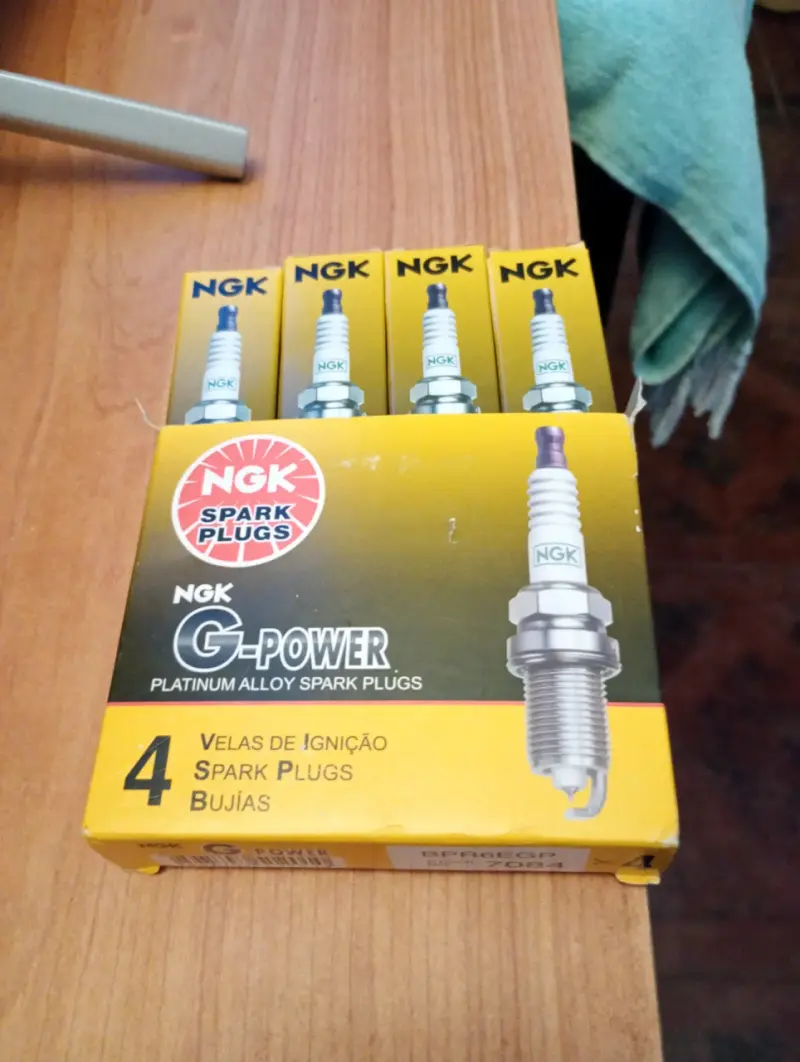 Bujías NGK G-Power BPR6EGP de aleación de platino - 2
