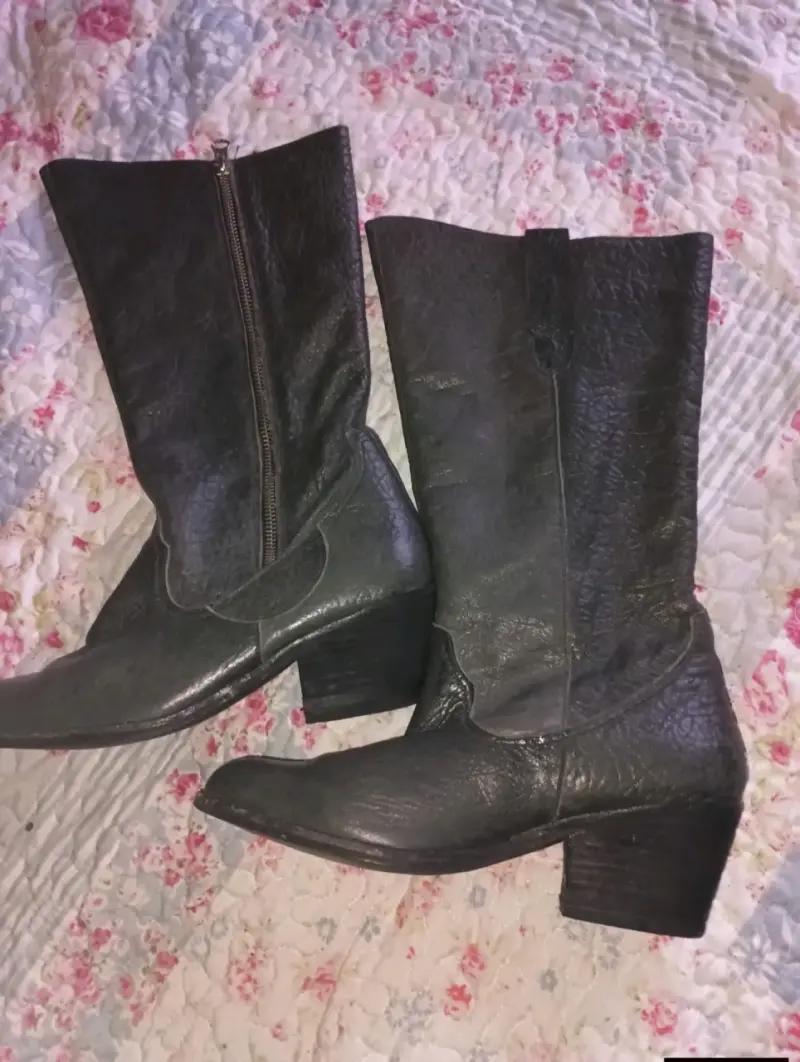 Botas de cuero negras con tacón alto - 1