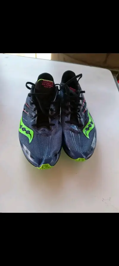 Zapatillas running Saucony con diseño moderno - miniatura 3
