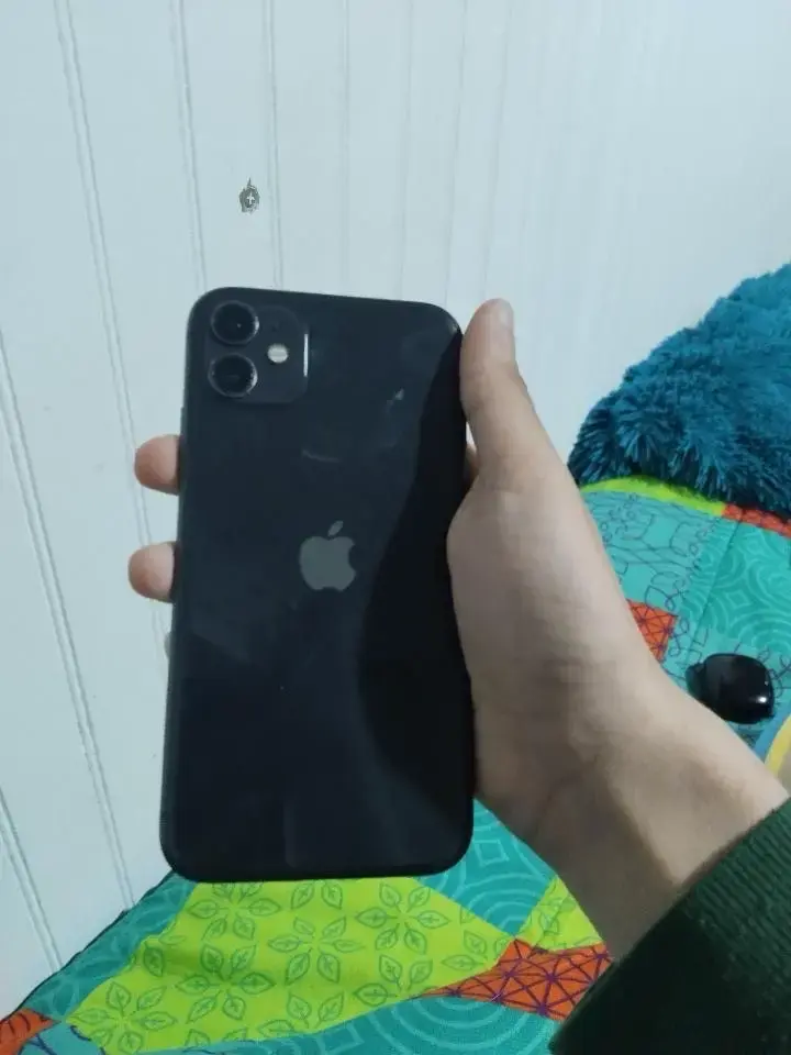 iPhone 11 de 64GB en buen estado - 1
