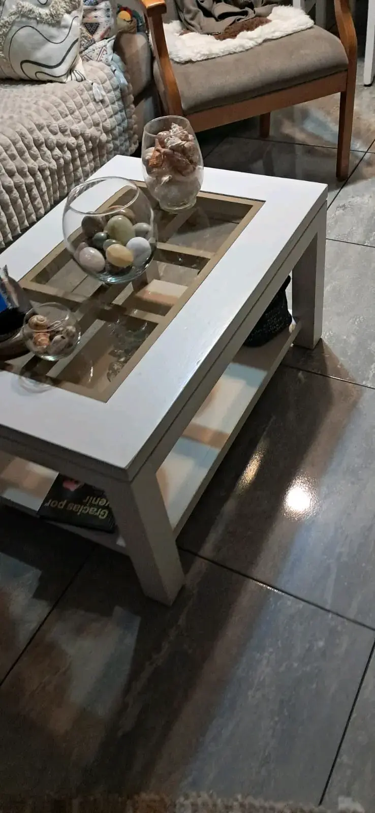 Mesa de centro blanca con vidrio - 4