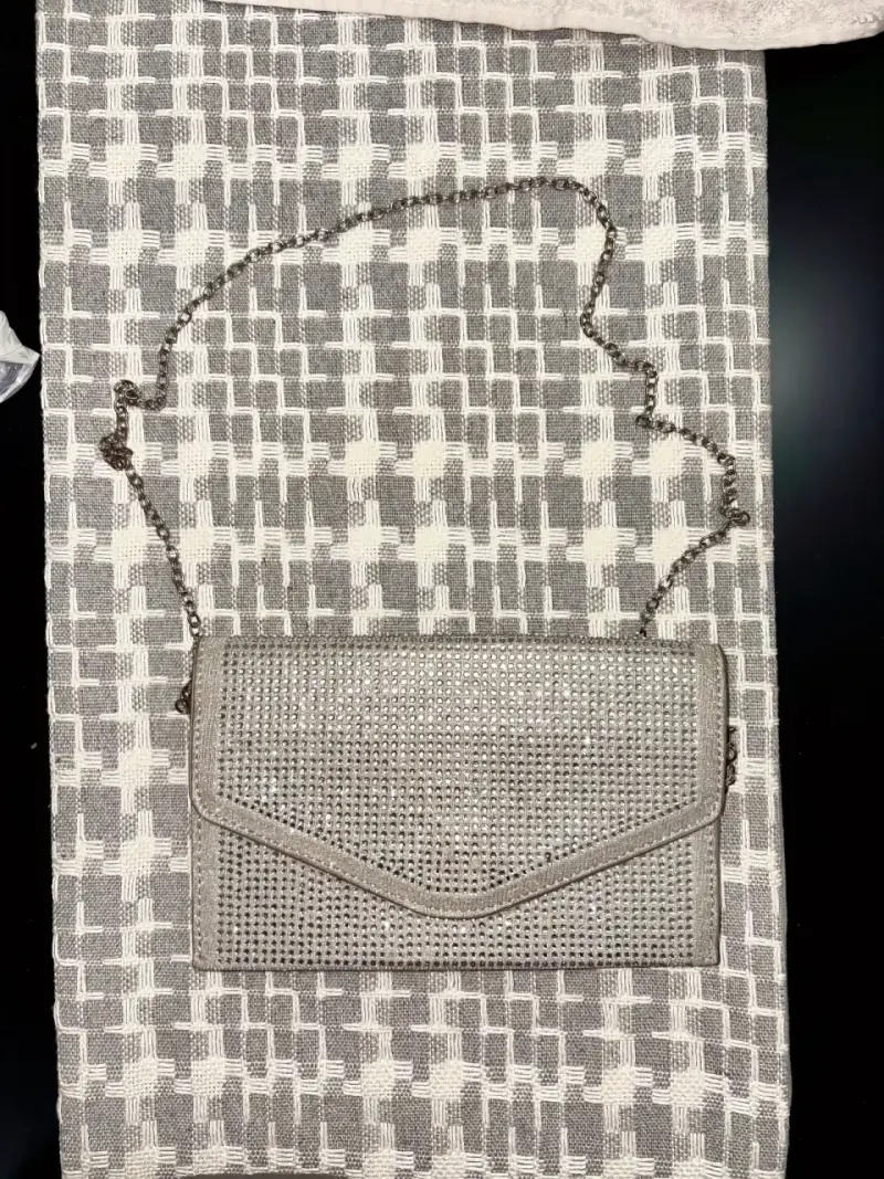 Cartera de mano plateada con cadena Steve Madden - 1
