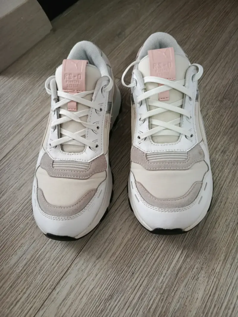 Zapatillas deportivas blancas con detalles rosados - 4