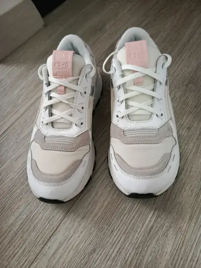 Zapatillas deportivas blancas con detalles rosados - miniatura 4