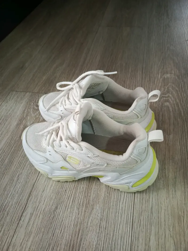 Zapatillas deportivas blancas con detalles rosados - 5