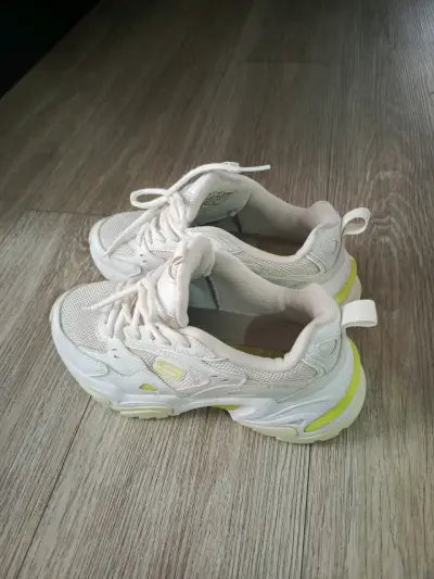 Zapatillas deportivas blancas con detalles rosados - miniatura 5