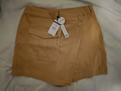 Falda pantalón beige con bolsillos - miniatura 1