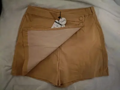 Falda pantalón beige con bolsillos - miniatura 2
