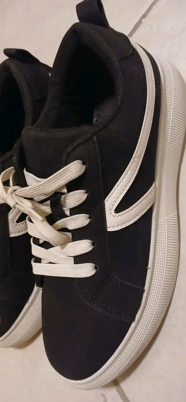 Zapatillas negras con cordones blancos Icoo - 2