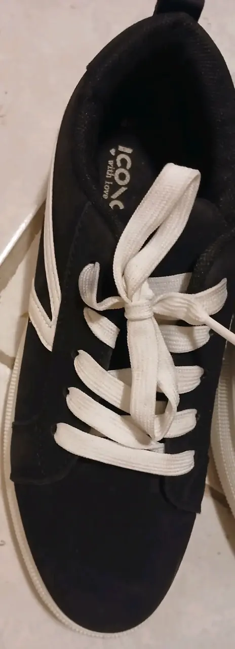 Zapatillas negras con cordones blancos Icoo - 3