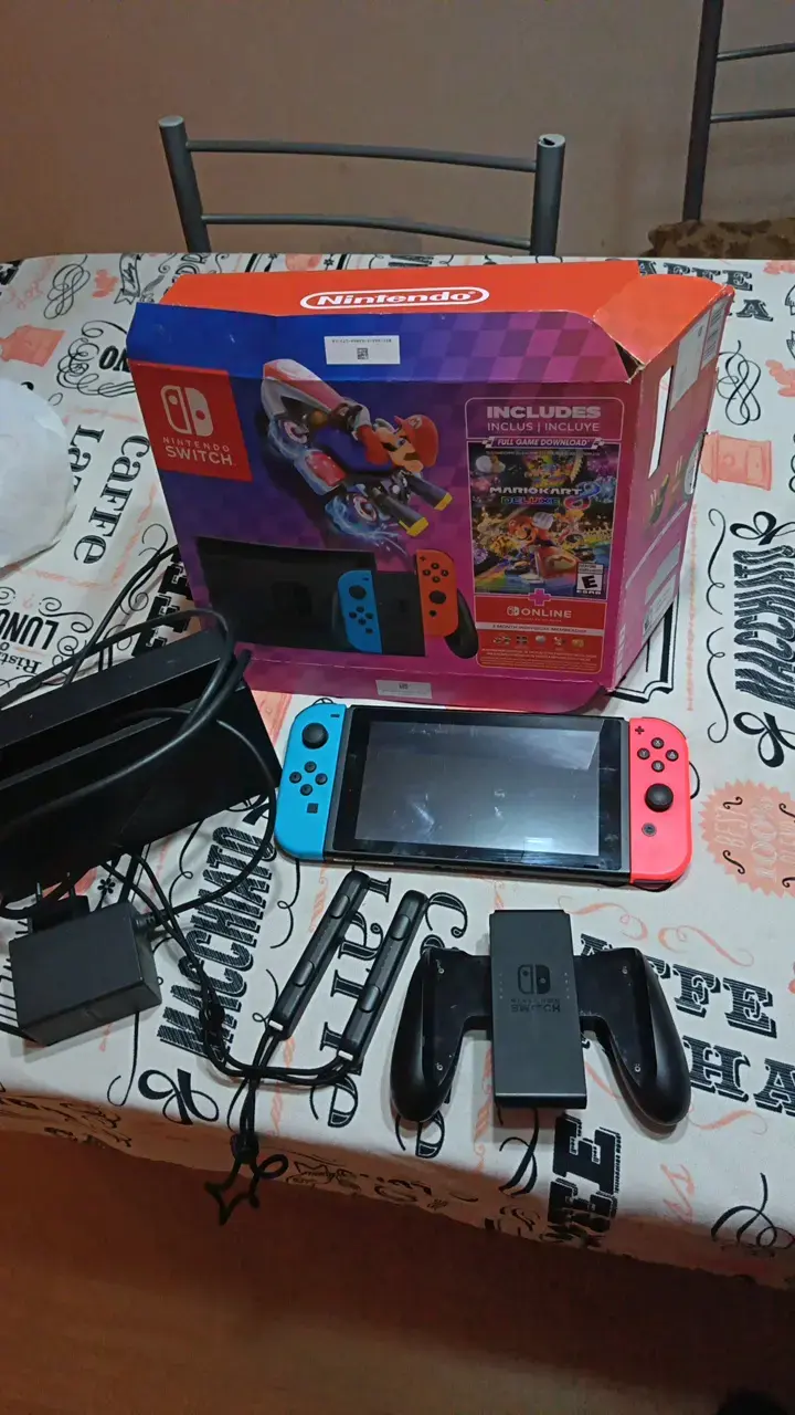 Nintendo Switch con Mario Kart 8 Deluxe - 1