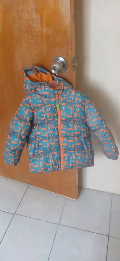 Chaqueta de niño con capucha estampada - miniatura 1