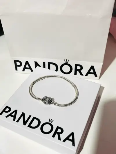 Brazalete Pandora Moments de plata con broche de corazón - miniatura 1
