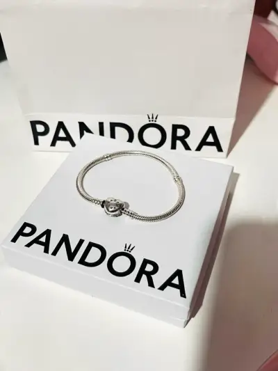 Brazalete Pandora Moments de plata con broche de corazón - miniatura 2