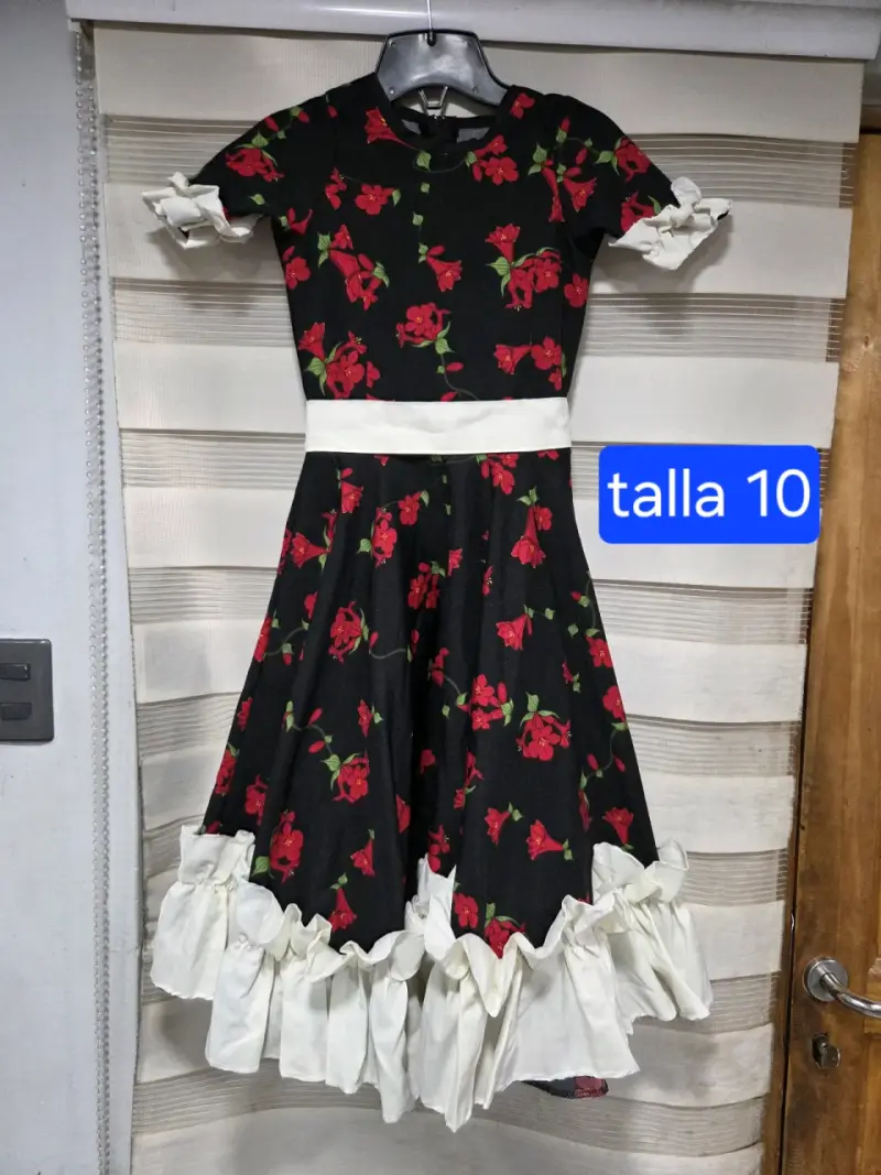 Vestido de niña floral con volantes - 4