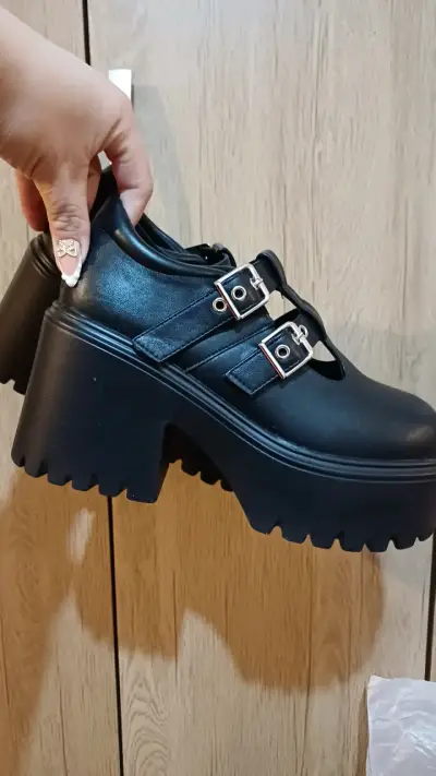 Zapatos de plataforma negros con hebillas - miniatura 3