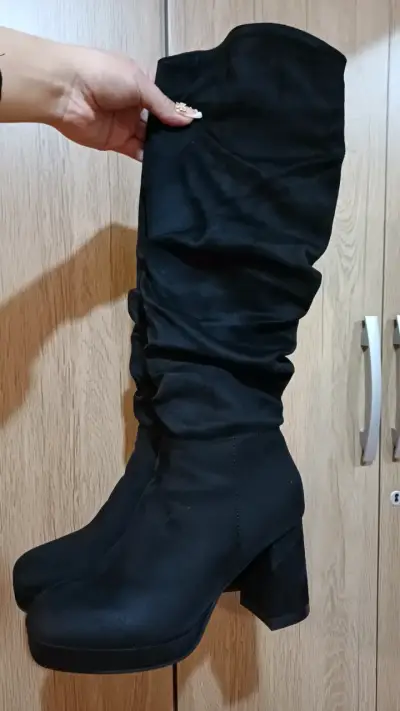Botas negras de tacón alto para mujer - miniatura 1