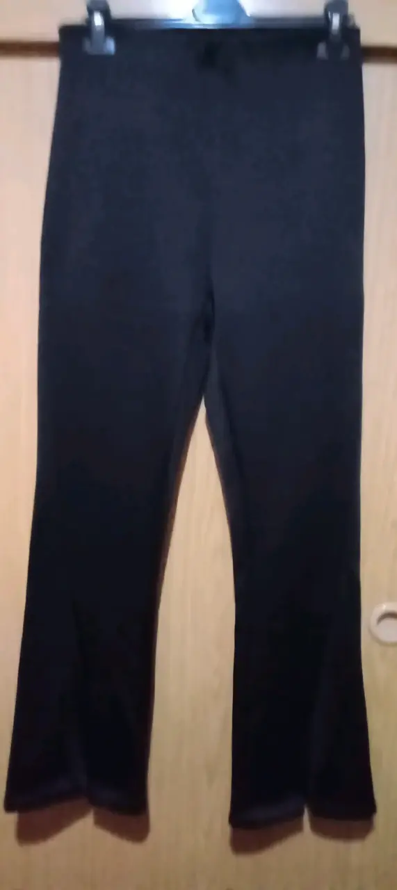 Pantalones negros acampanados para mujer - 2