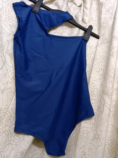 Body azul de un solo hombro para mujer - miniatura 2