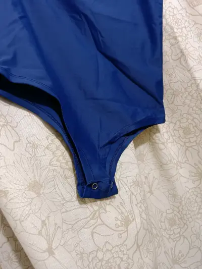 Body azul de un solo hombro para mujer - miniatura 3
