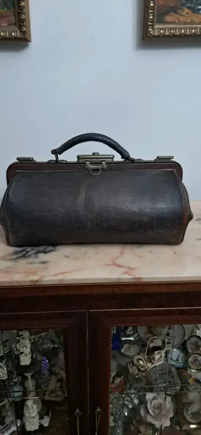 Antiguo MALETÍN de MÉDICO hecho en cuero y bronce - miniatura 1