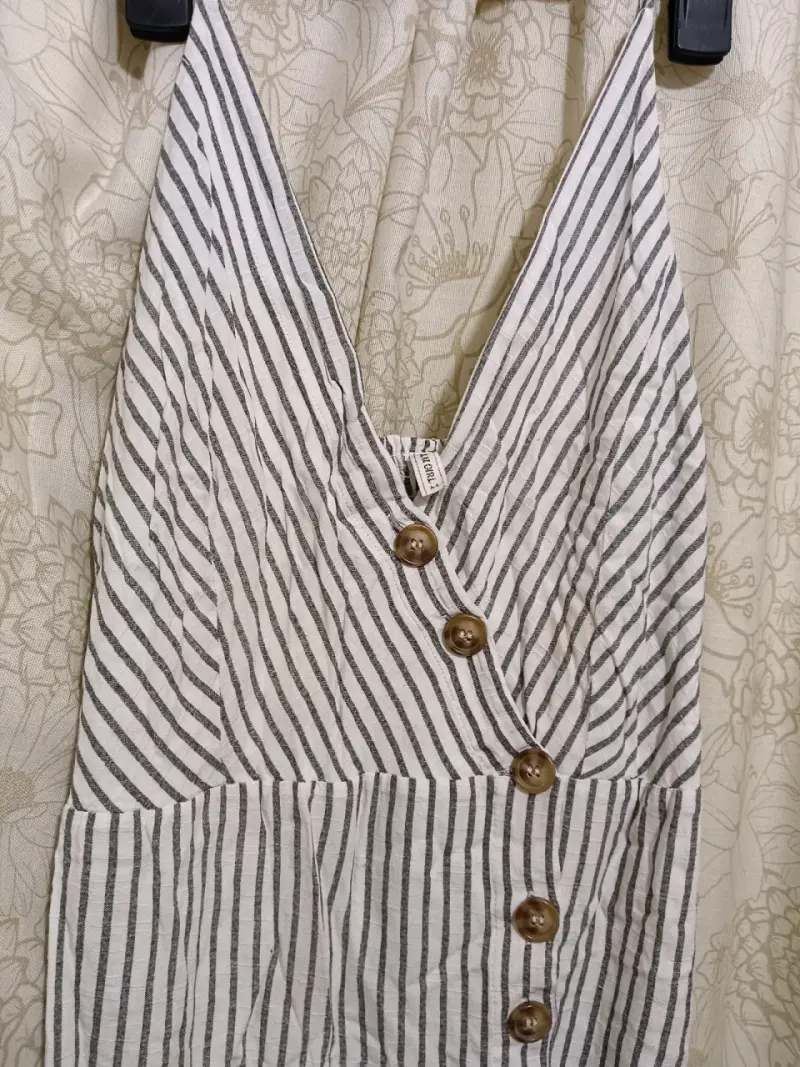 Vestido de rayas con botones frontales - 1