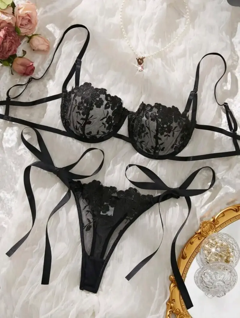 Conjunto de lencería bordada en encaje floral - 2