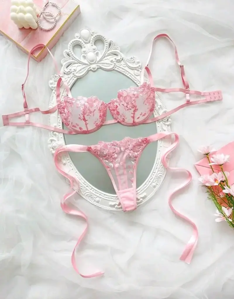 Conjunto de lencería bordada en encaje floral - 3