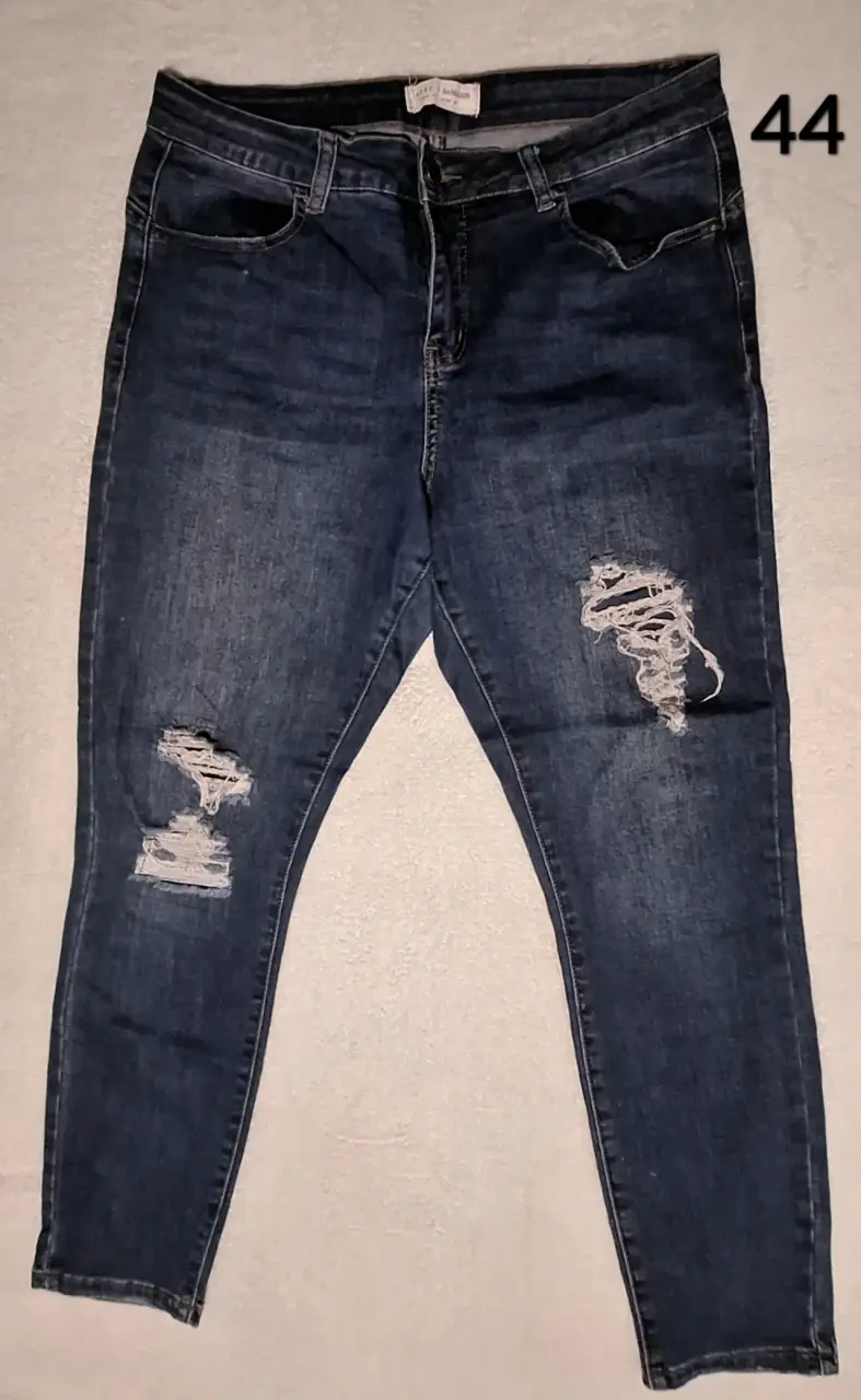 Jeans rasgados azul oscuro talla 44