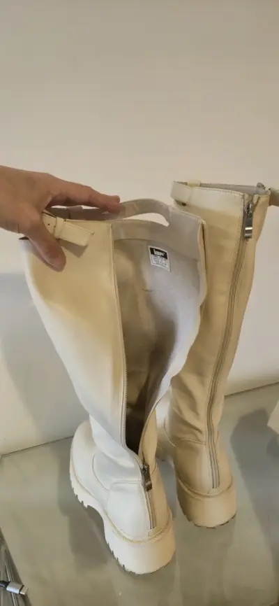 Botas altas de cuero beige con cierre - miniatura 1