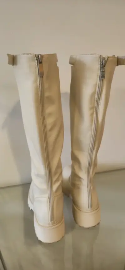 Botas altas de cuero beige con cierre - miniatura 2