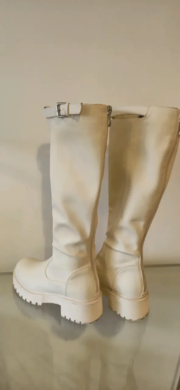 Botas altas de cuero beige con cierre - 3