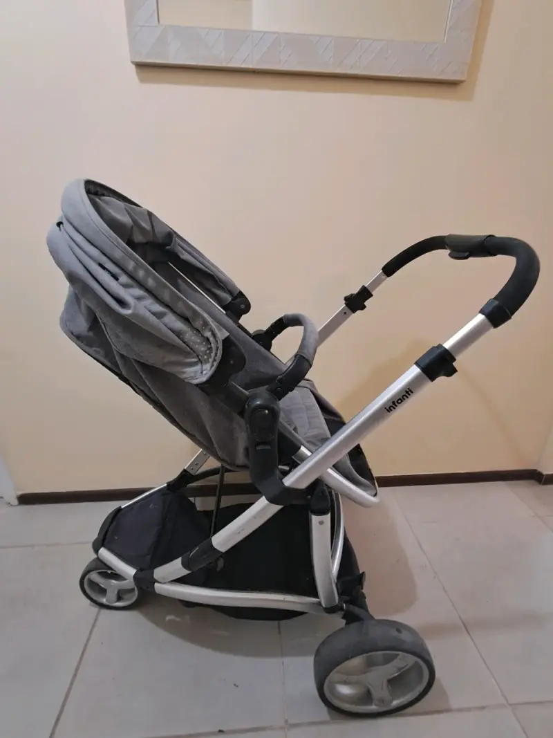 Coche de bebé Infanti gris plegable - 2