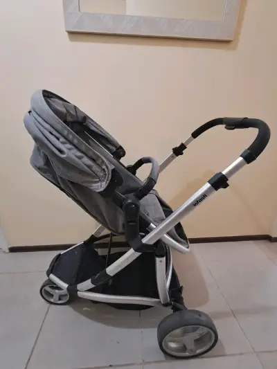 Coche de bebé Infanti gris plegable - miniatura 2